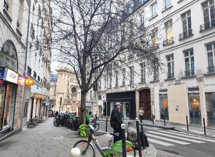 O aluguel em Paris pode ser caro, mas existem opções mais em conta.