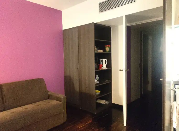 Imagem real de studio disponível para ser alugado em Paris.