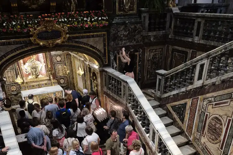 Visitação na Basílica São Pedro, no Vaticano.