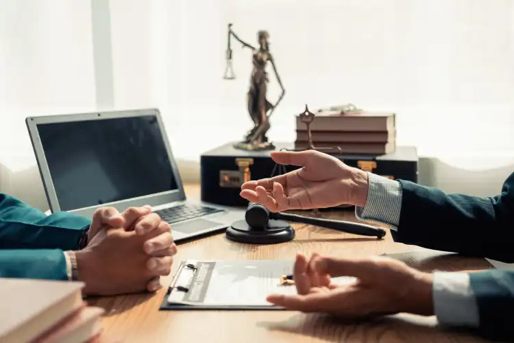 Atendimento de advogado em escritório