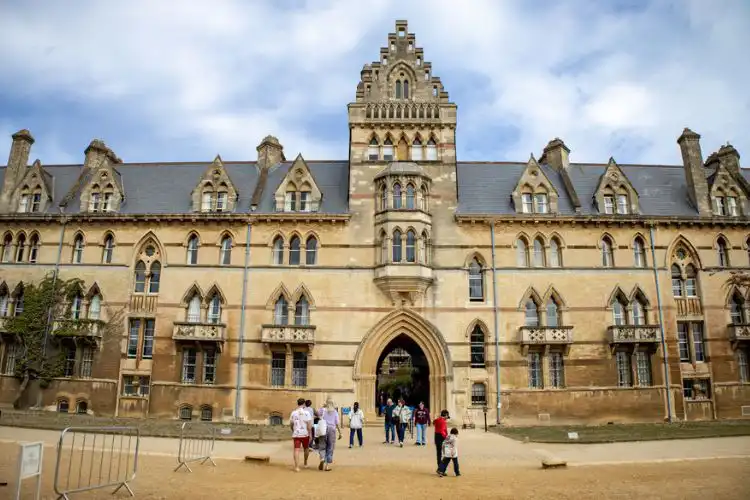 Entrada principal da Universidade de Oxford