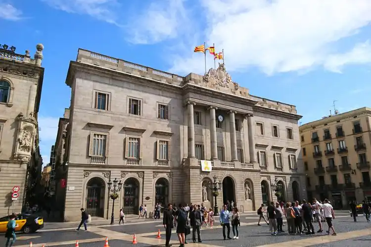 Morar e trabalhar na Espanha requer cidadania europeia ou visto de trabalho.