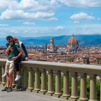 Casal de turistas em Florença