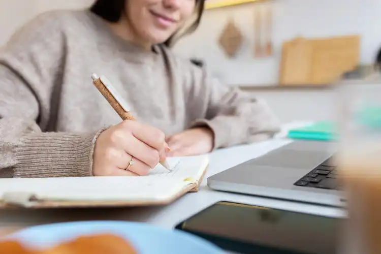 Mulher solicitando visto de estudante Inglaterra