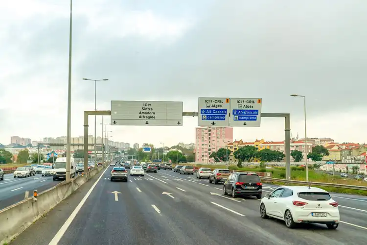 Aluguel de carro em Lisboa limites de velocidade