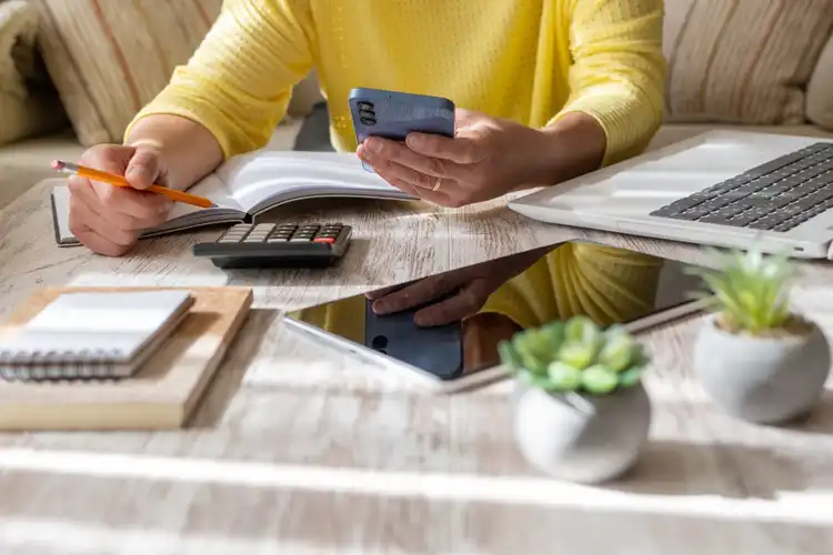 Os principais indicadores econômicos do país ibérico devem ser analisados para quem quer imigrar