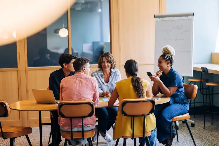 O networking ao começar um negócio fora do Brasil é importante para ter bons contatos e parceiros confiáveis.