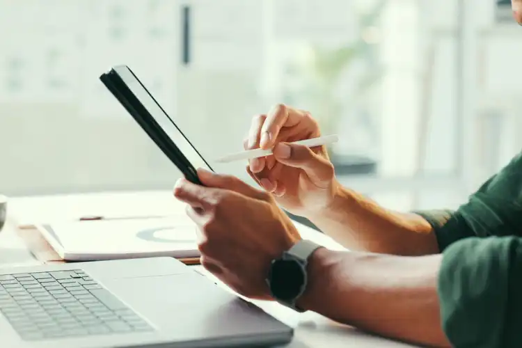 Solicitar tradução ao francês pode ser feito online.