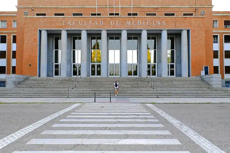 As universidades europeia aceitam brasileiros com visto de estudante ou nacionalidade europeia