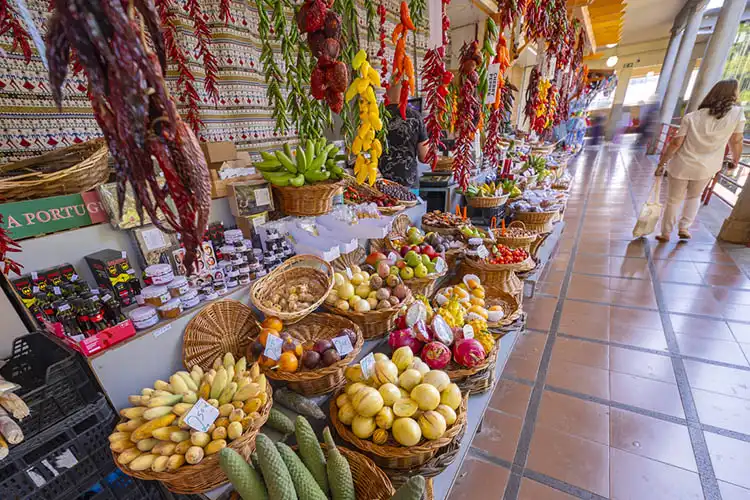 Mercado de frutas em Funchal, Portugal