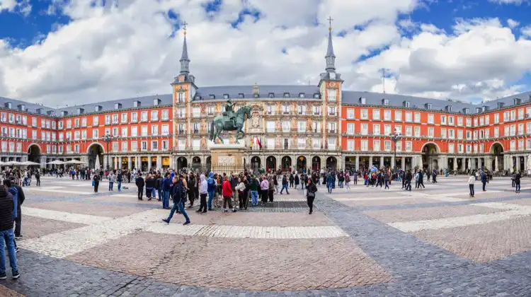 Plaza Mayor, em dia nublado
