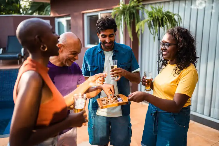 Brasileiros na Espanha costumam se dar bem com os locais, porque são abertos e amigáveis.