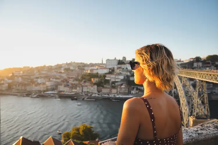 O nômade digital em Portugal pode aproveitar a paisagem durante o trabalho