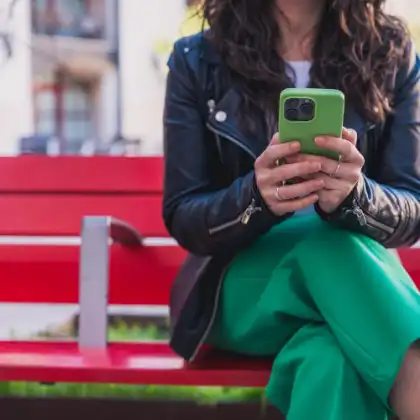 A escolha entre E-sim ou Chip Físico na Europa depende do objetivo, roteiro e dias de viagem
